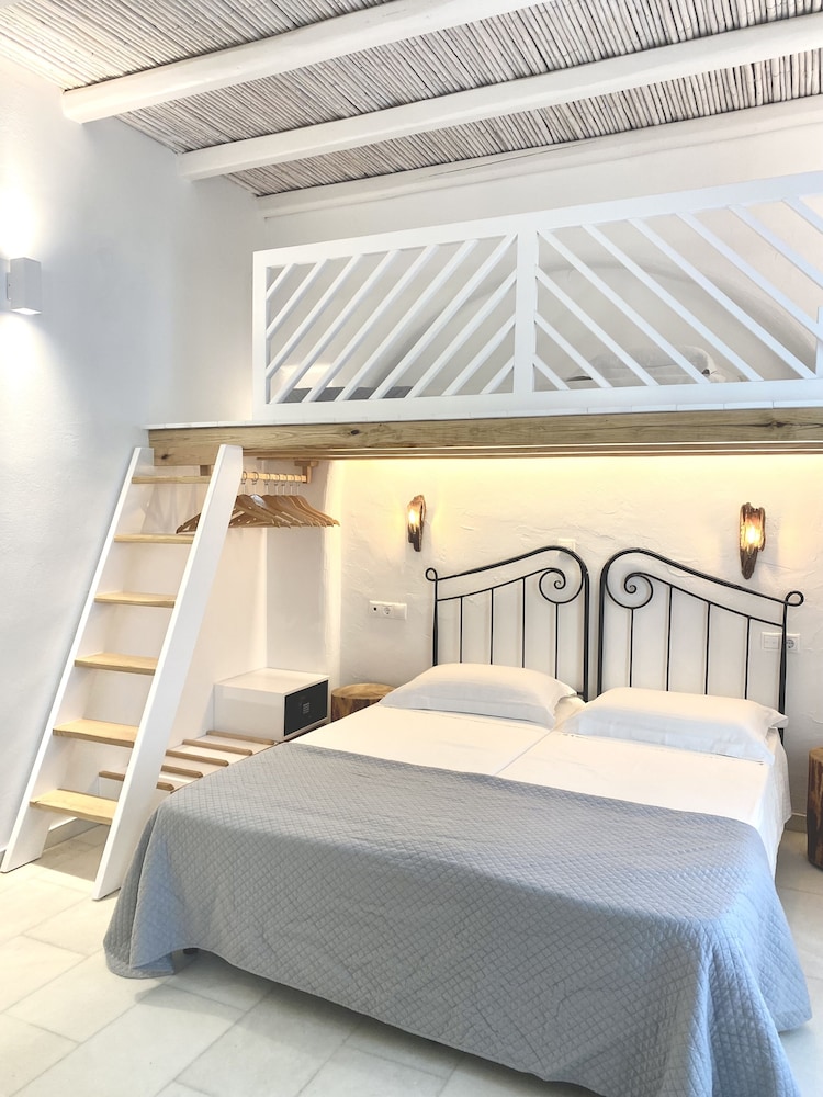 Family Room (Two Connecting)