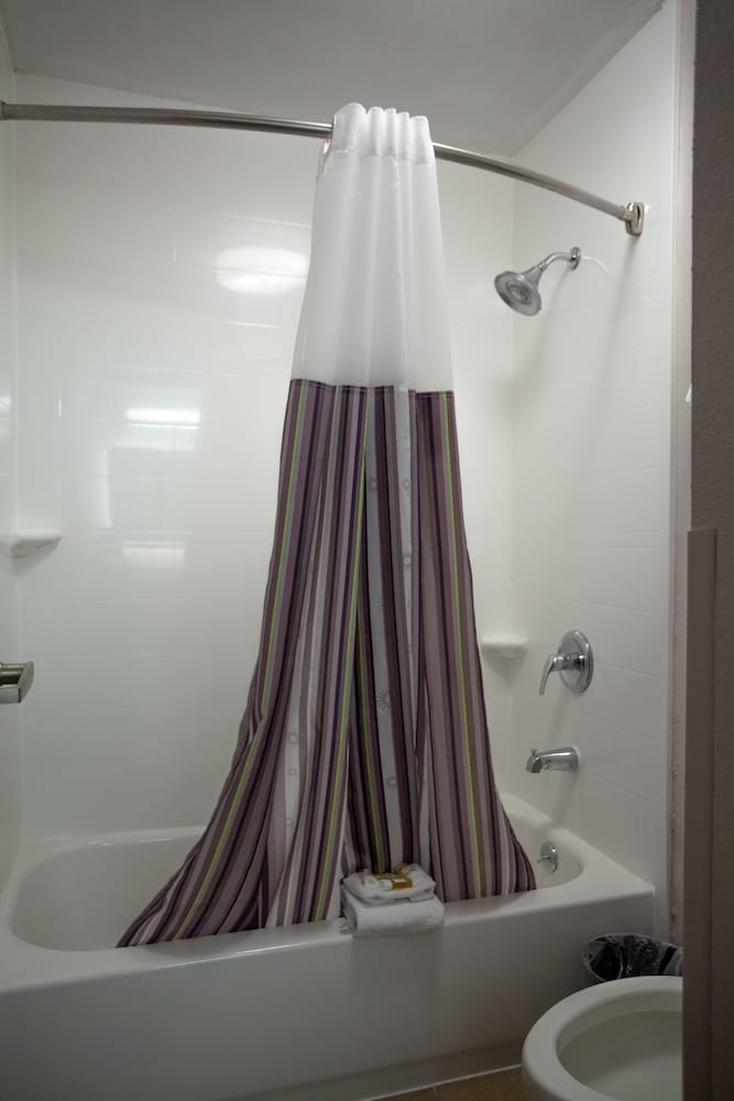 Deluxe Room, 1 King Bed, Non Smoking (Deluxe Executive Room) photo 3