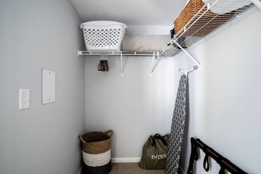 Cozysuites TWO Stylish Apts Monument Circle Indy, Photo 17
