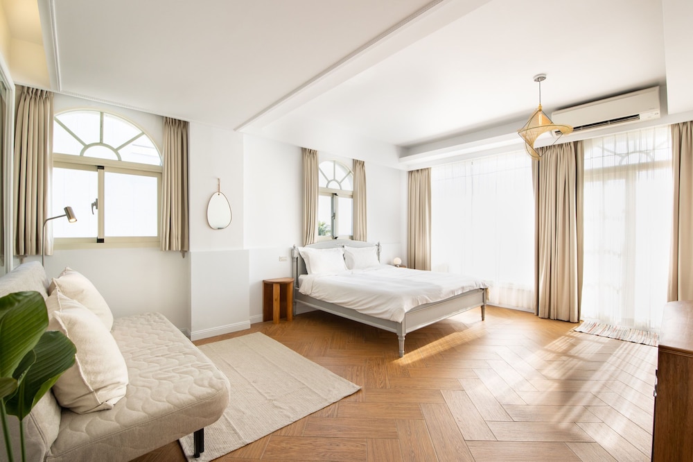 Grand Double Room, 1 Queen Bed, Balcony, Ocean View photo 3