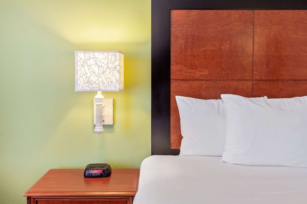 Room, 2 Double Beds - Photo 3