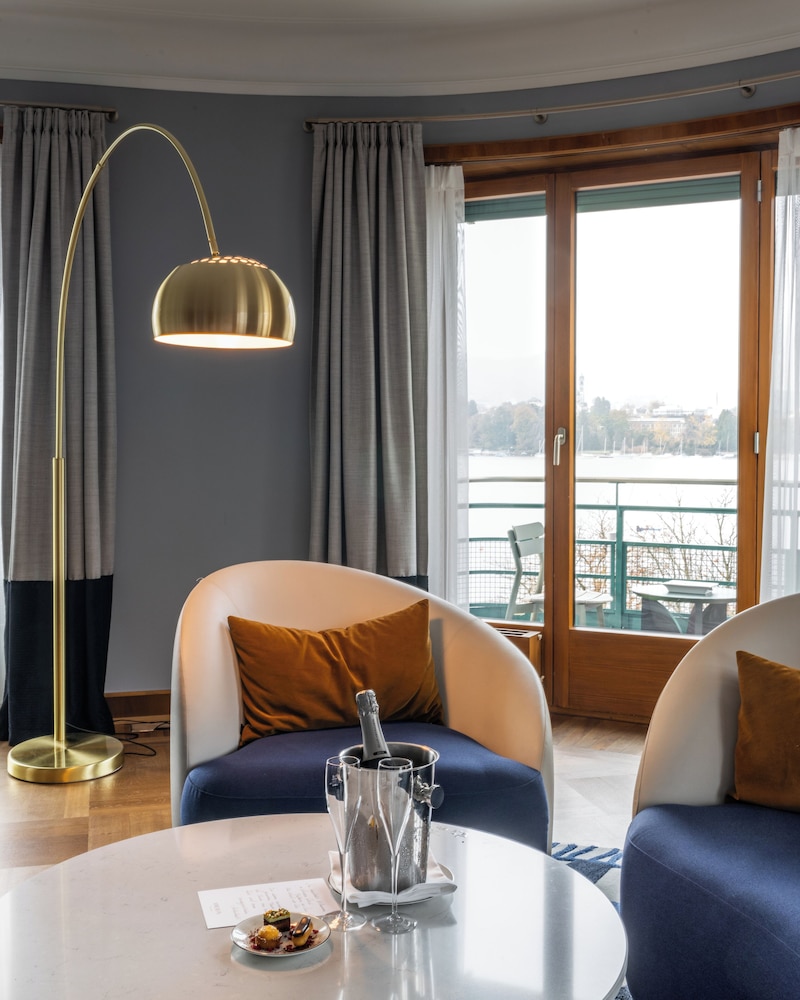 Junior Suite, 1 King Bed, Lake View - Photo 2