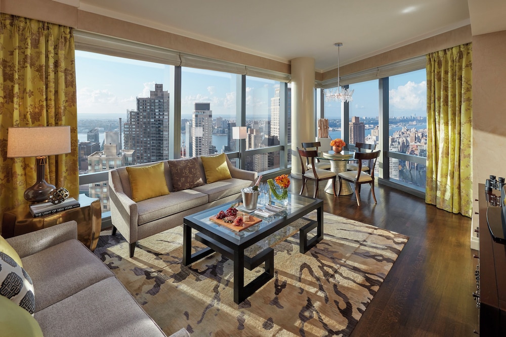 Suite (New York Skyline)