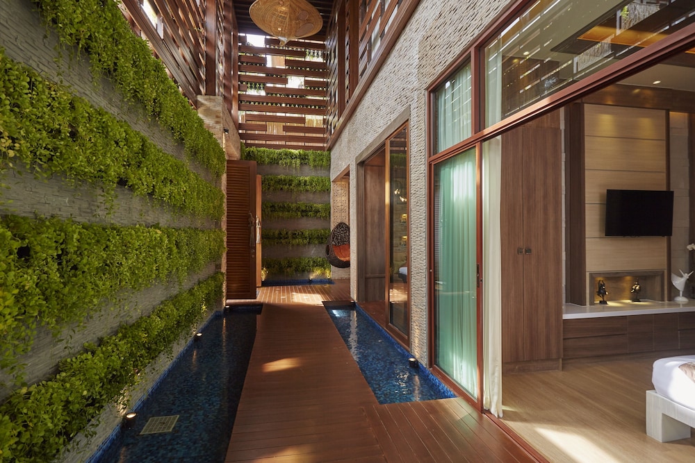 Luxury Villa photo 2