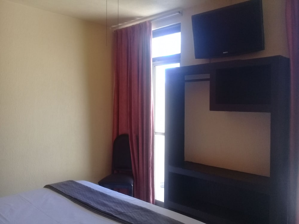 Senior Suite, 1 Bedroom, Kitchen, Executive Level photo 2