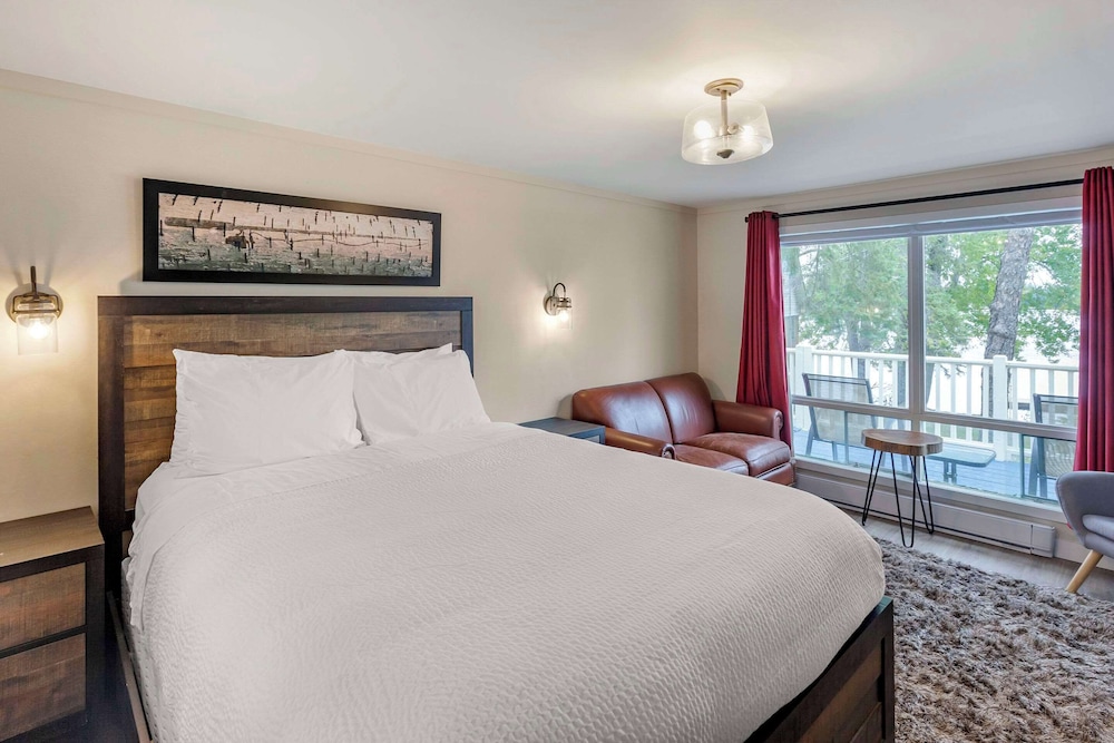 Suite, Multiple Beds, Non Smoking, Lake View photo 3