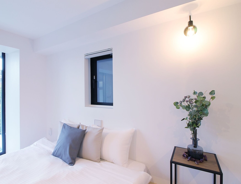 Panoramic Studio, City View (401)