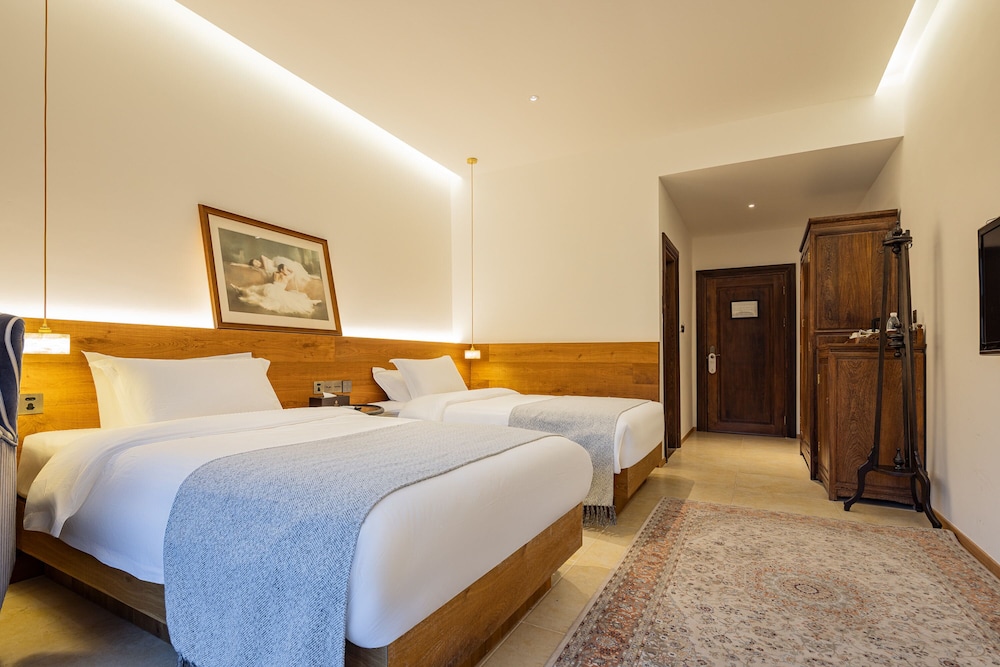 Comfort Double or Twin Room, Housekeeping, Hill View photo 3