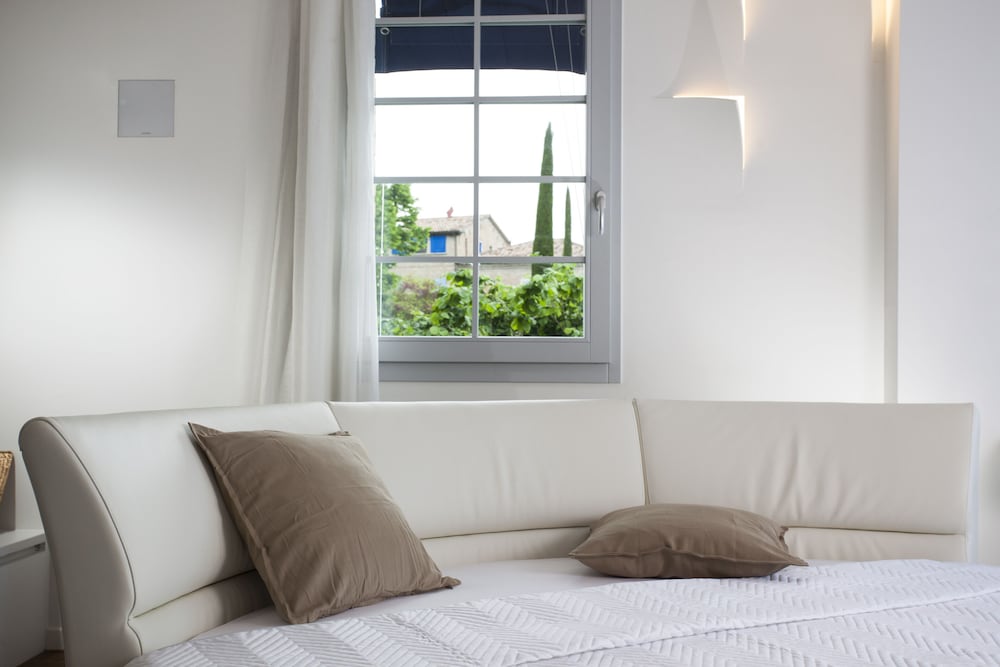 Deluxe Suite, 1 Bedroom, Hot Tub, Annex Building photo 2