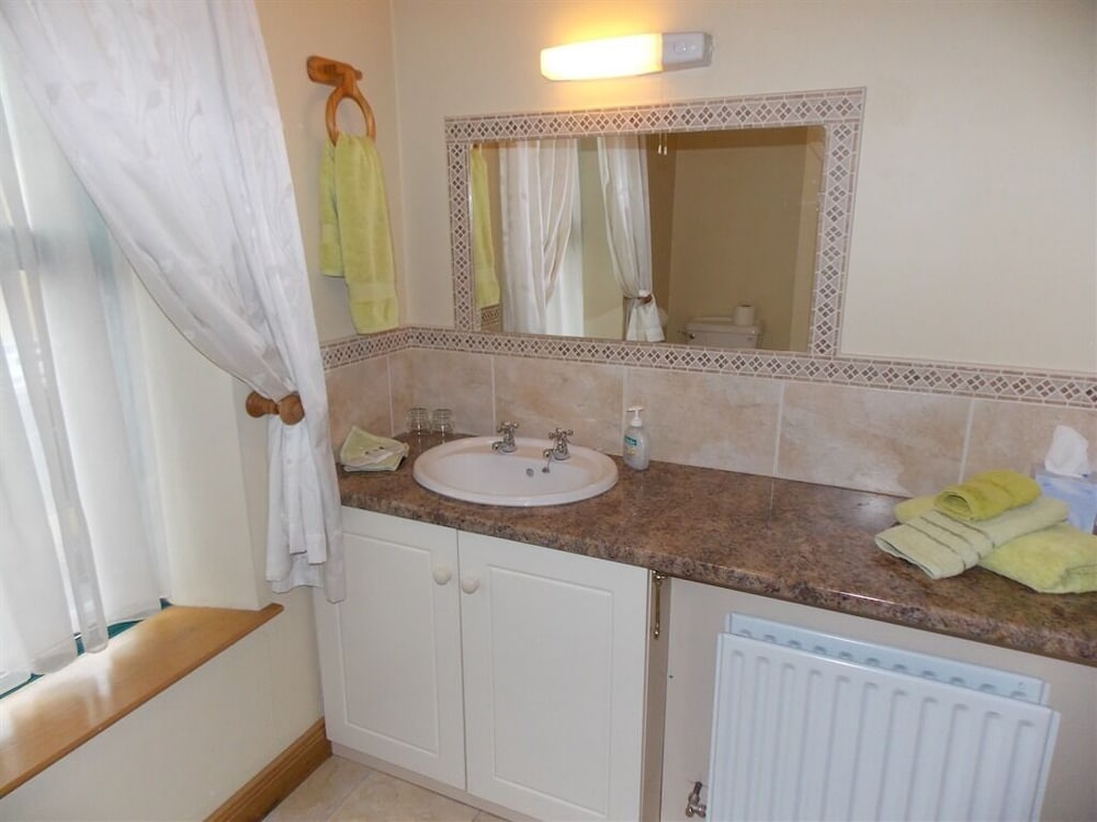 Suite, Ensuite photo 2
