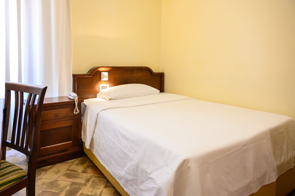 Basic Double Room photo 2