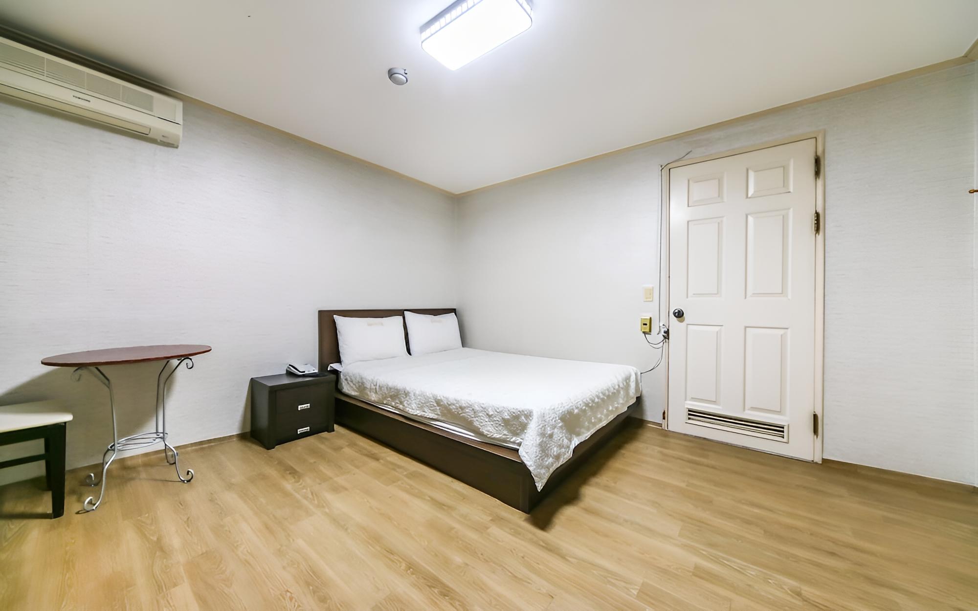 Room (Standard Room) - Photo 4
