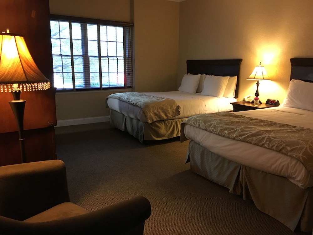 Deluxe Room, 2 Queen Beds photo 3