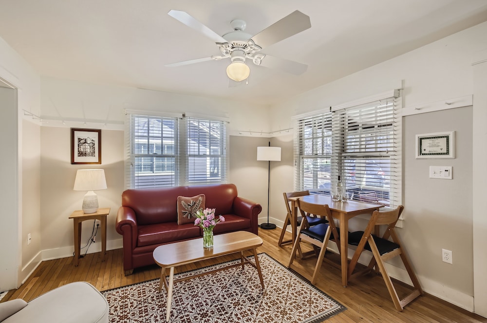 2 Bedroom Cottage w/view photo 2