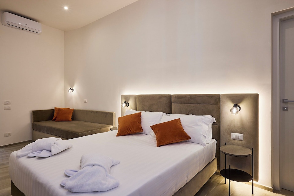 Deluxe Triple Room, Non Smoking, City View