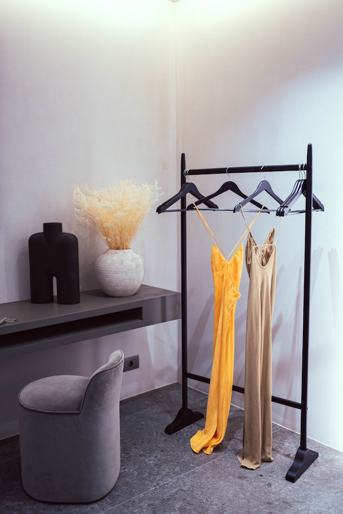Noima Suite, Private Heated Pool, Sea View - Photo 1