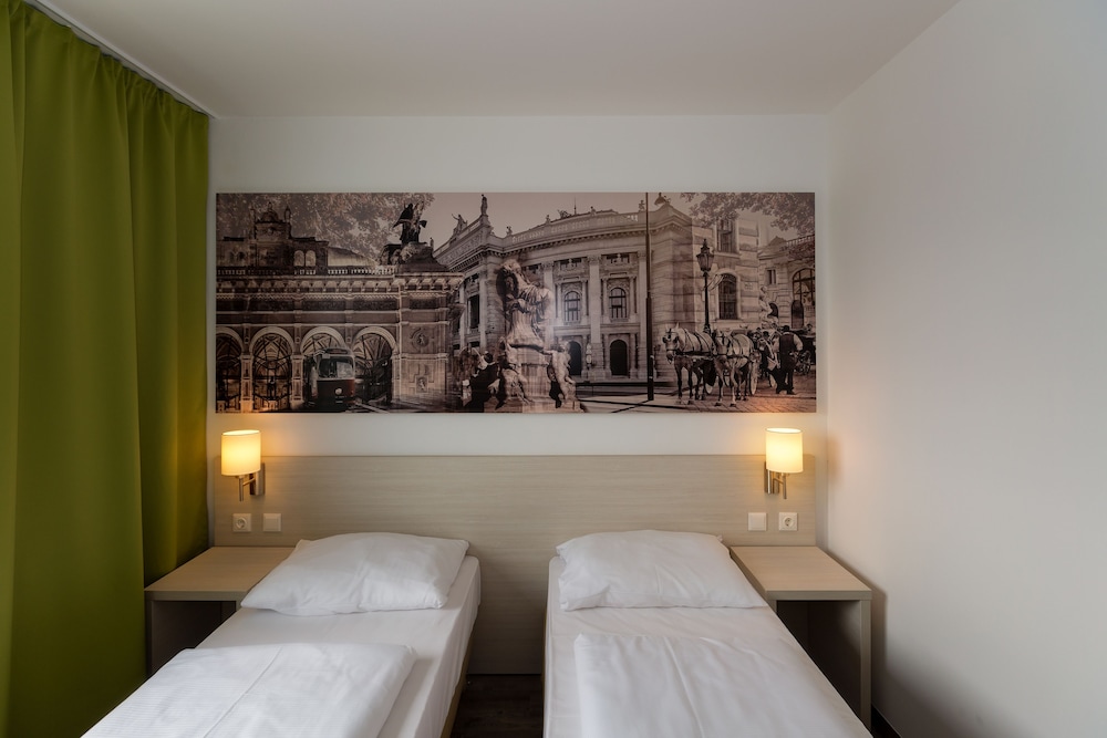 Twin Room - Photo 1