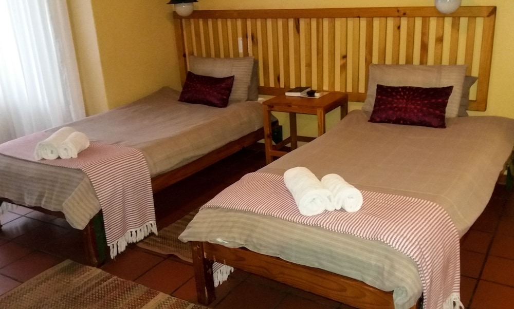 Twin Room, 2 Twin Beds, Non Smoking photo 2