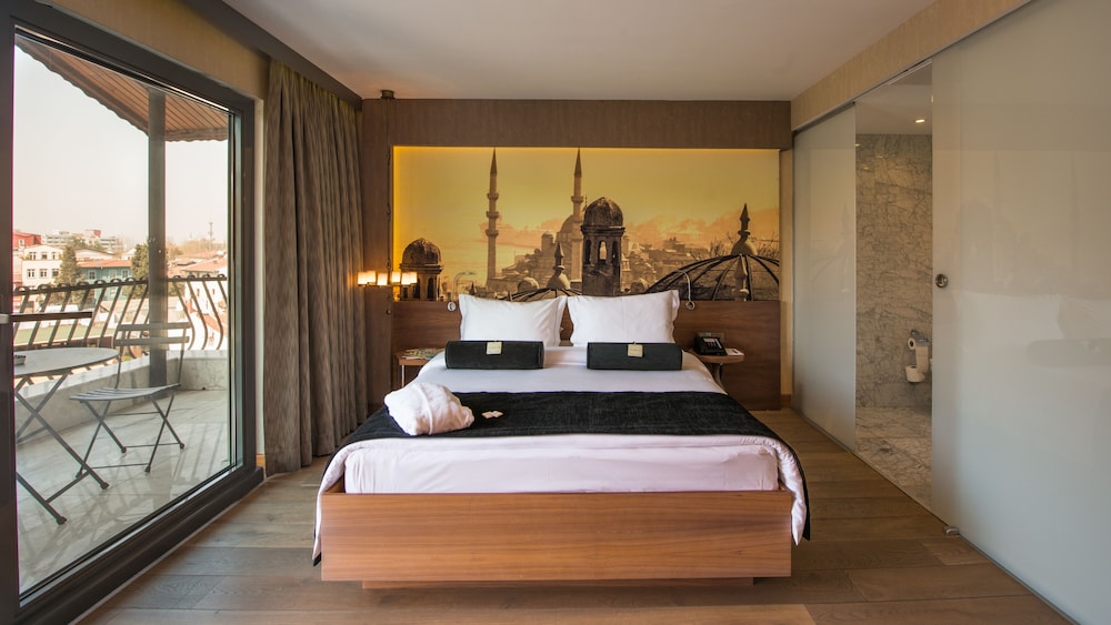 Grand Deluxe Double Room with Balcony
