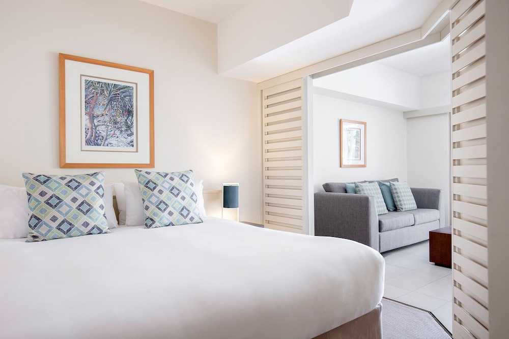 One Bedroom Poolside Apartment - Photo 4