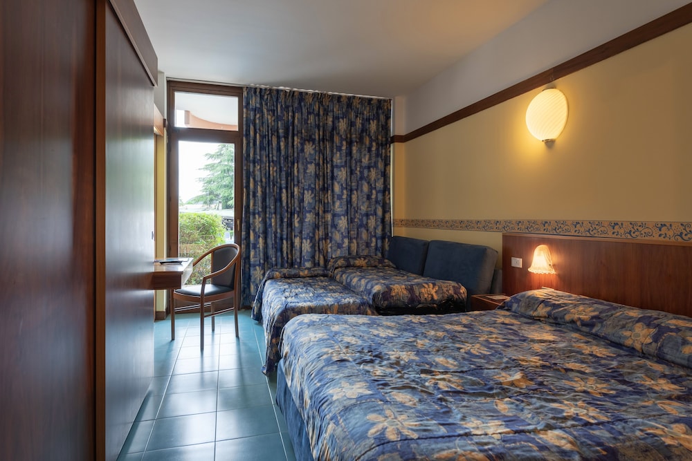 Quadruple Room, Pool View - Photo 1