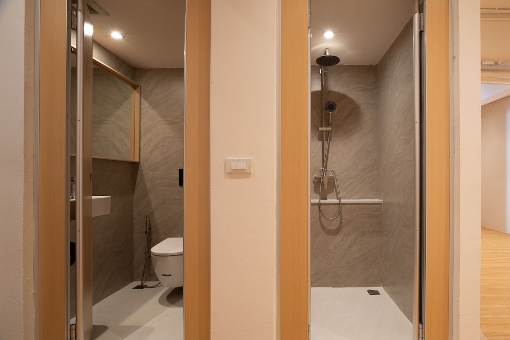 Single Capsule in 8-bed Mixed Dorm photo 2