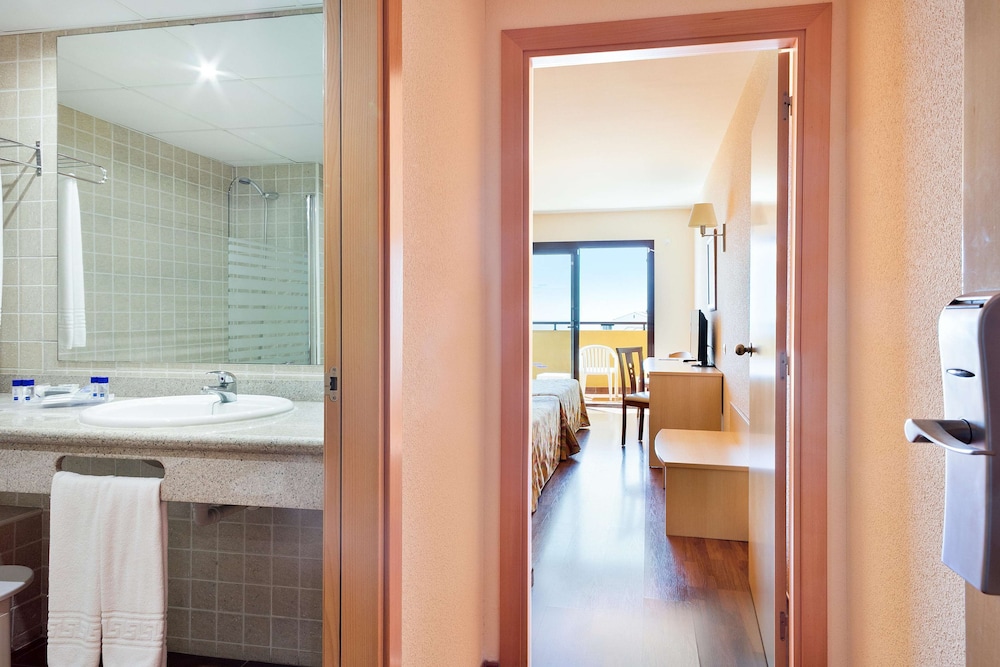 Standard Room (1 adult) Standard Room (1 adult)
