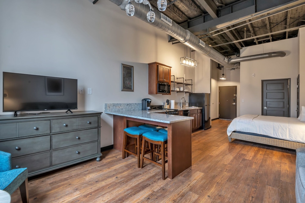 Queen Loft photo 3