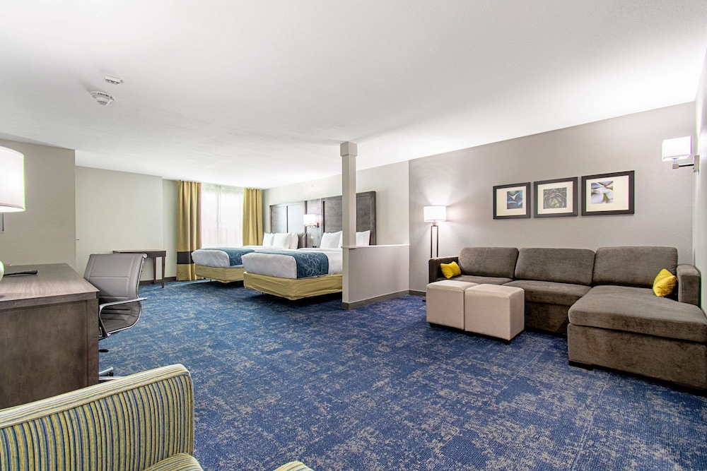 Suite, Multiple Beds, Non Smoking (Upgrade) photo 1