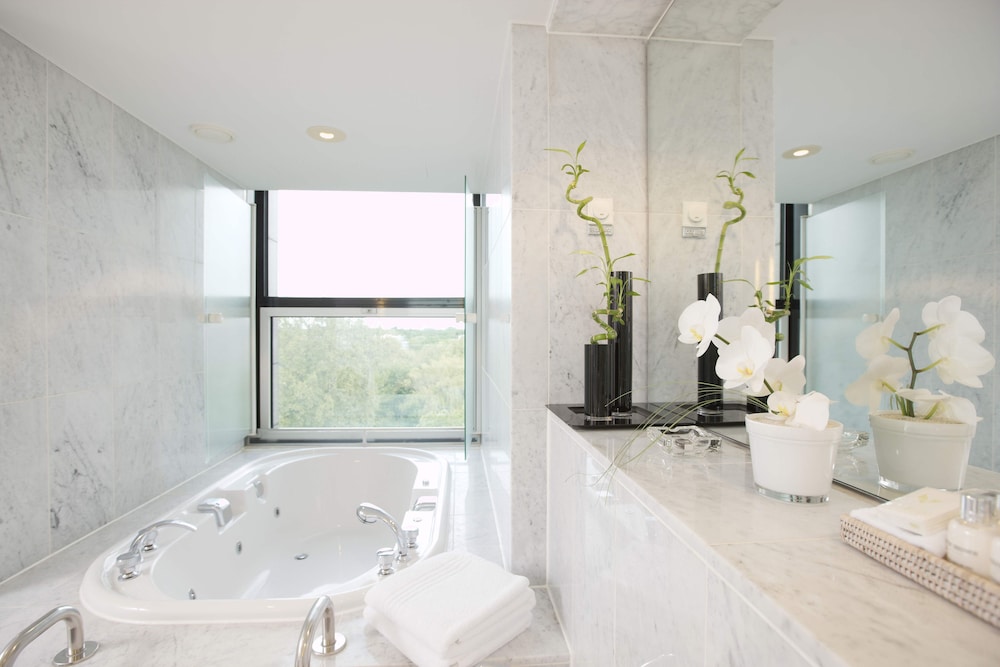 Grand Suite, 1 Bedroom, Balcony thumbnail 5