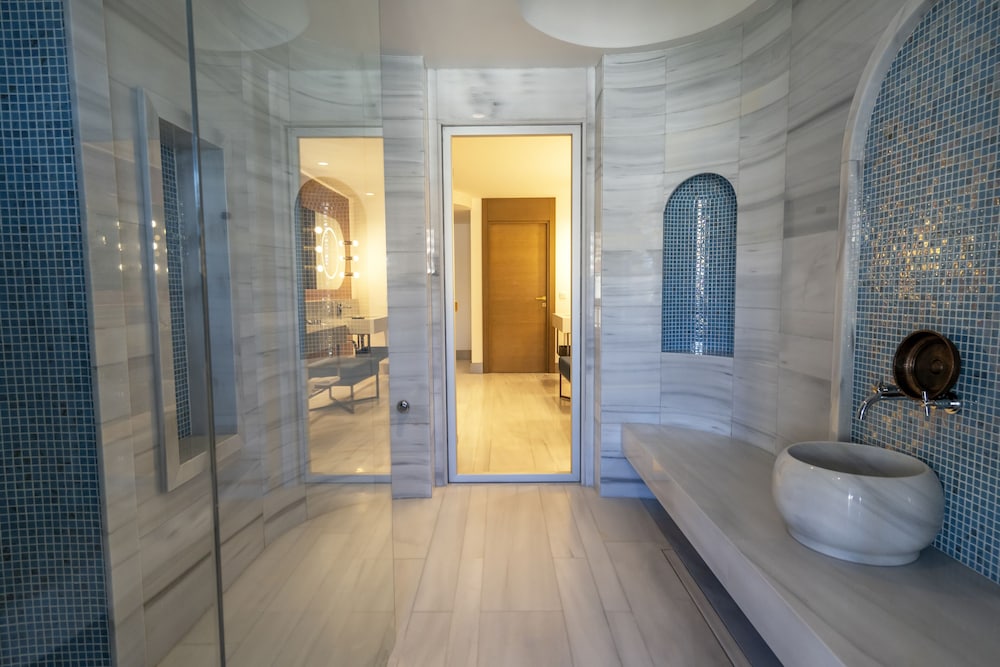 Penthouse Suite with Turkish Bath & Jacuzzi