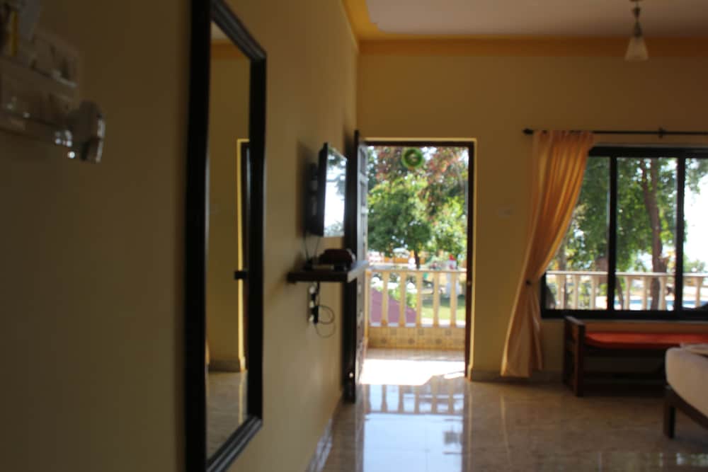 Deluxe Double Room, 1 Queen Bed, Balcony, Sea View photo 3