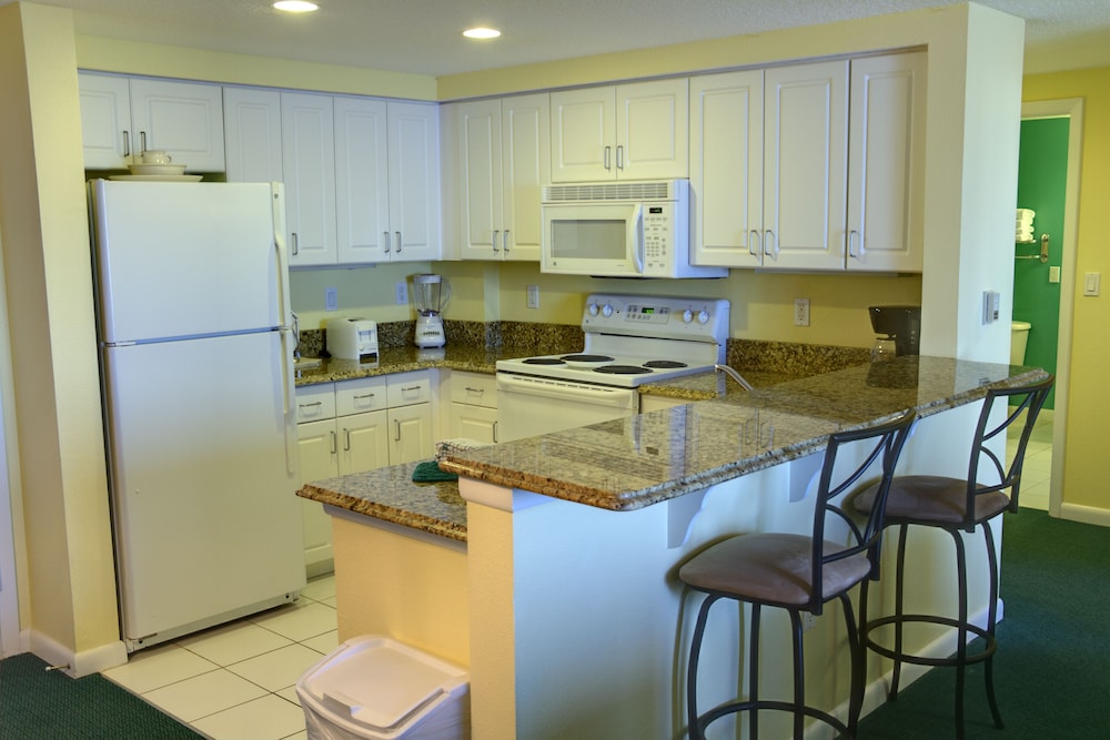 Deluxe Condo, 3 Bedrooms