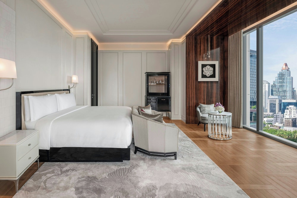Suite, 3 Bedroom, Balcony, Club Lounge Access (Ritz Carlton) photo 2