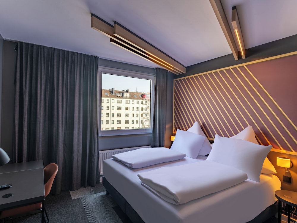 Premium Double Room - Photo 9