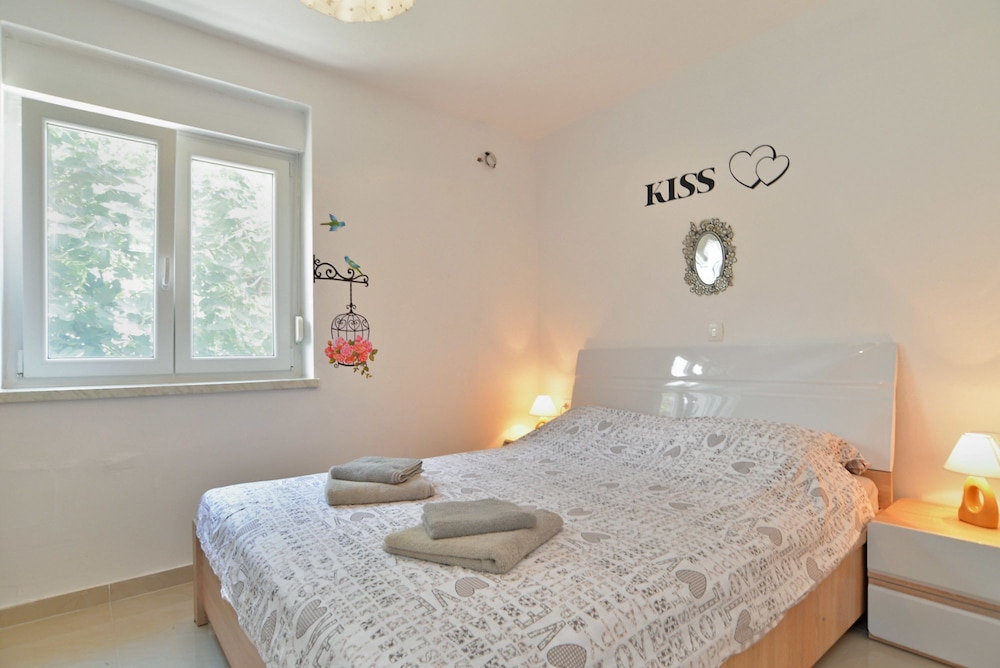 Standard House, 5 Bedrooms (0464)