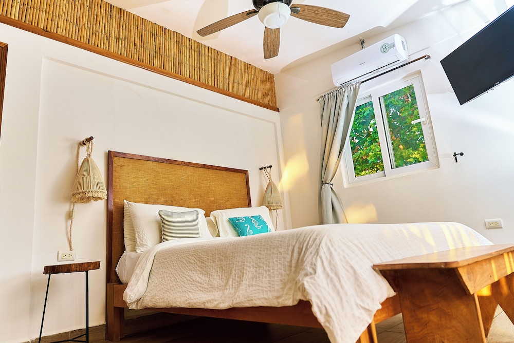 Deluxe Double Room, Sea View, Oceanfront (B) photo 3