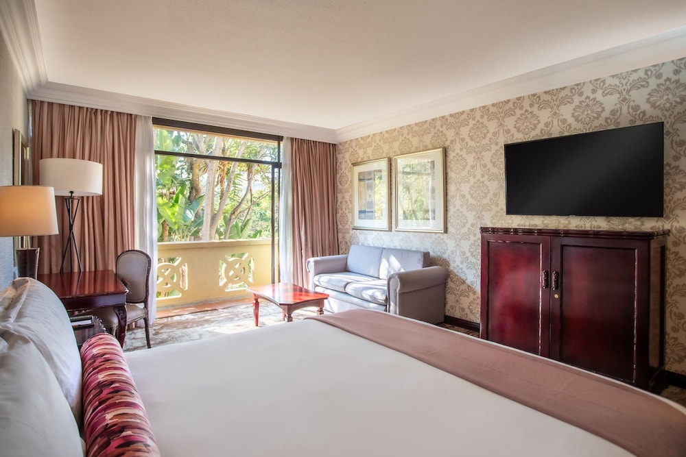 Luxury Family Room - Photo 3