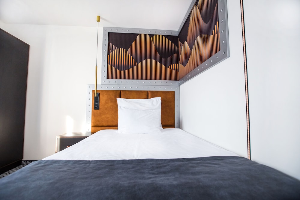 Premium Single Room