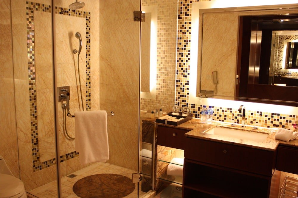 Executive King Bed Room photo 3