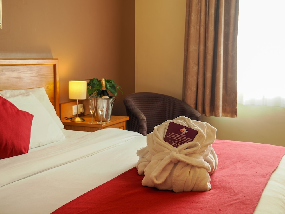 King Suite, 1 King Bed & Lounge with Sofa Bed - Photo 4