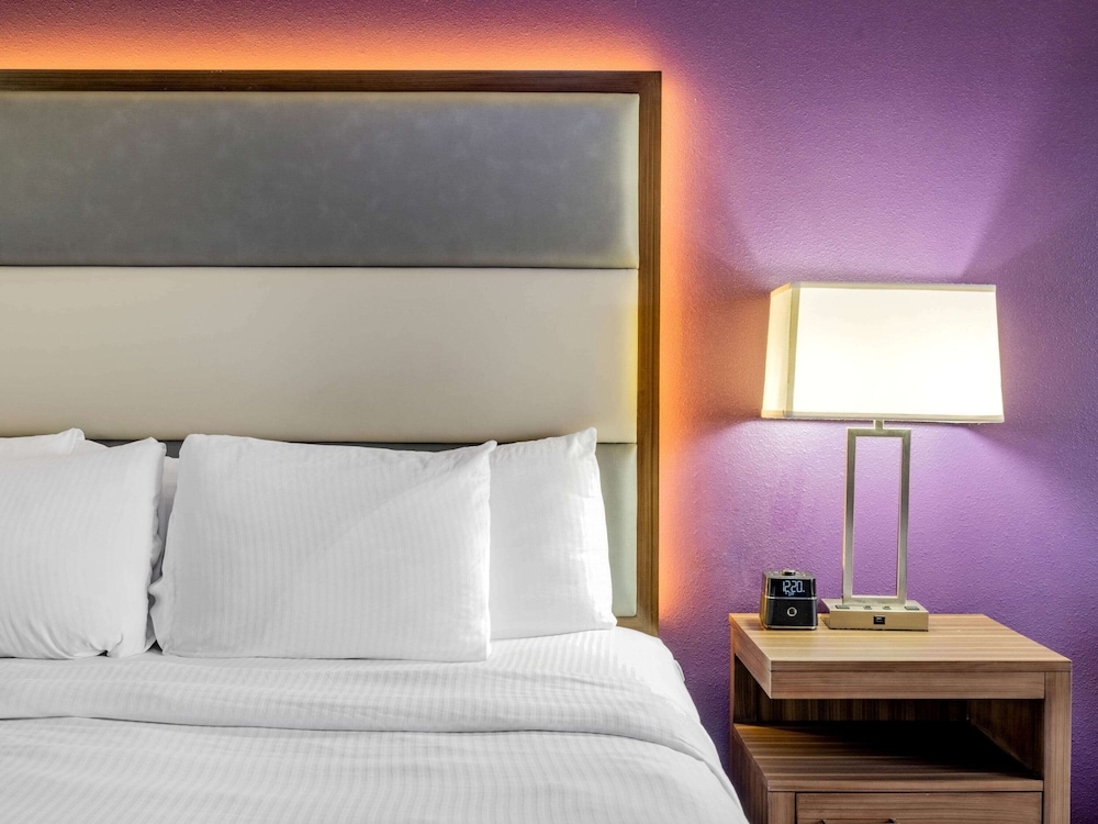 Executive Suite, 1 Bedroom, Non Smoking (Deluxe) - Photo 4