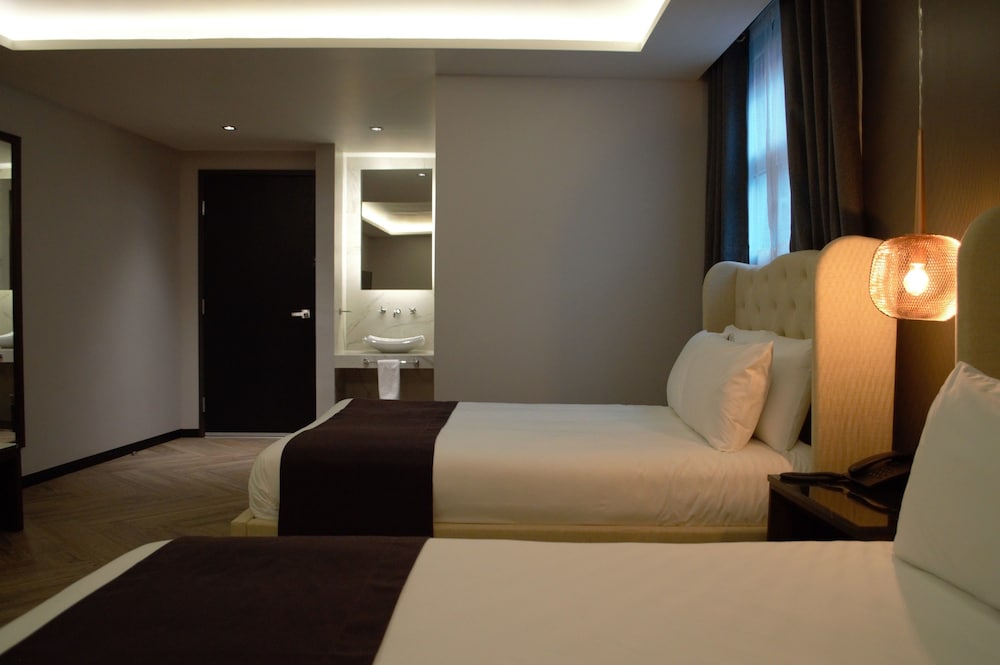 Deluxe Double Room, 2 Queen Beds photo 2