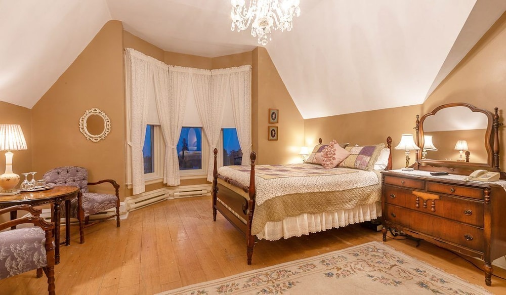 Premier Room, 1 King Bed, Bay View