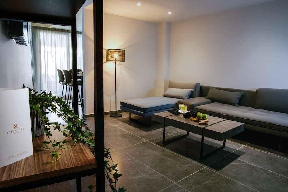 Deluxe Suite - Photo 1