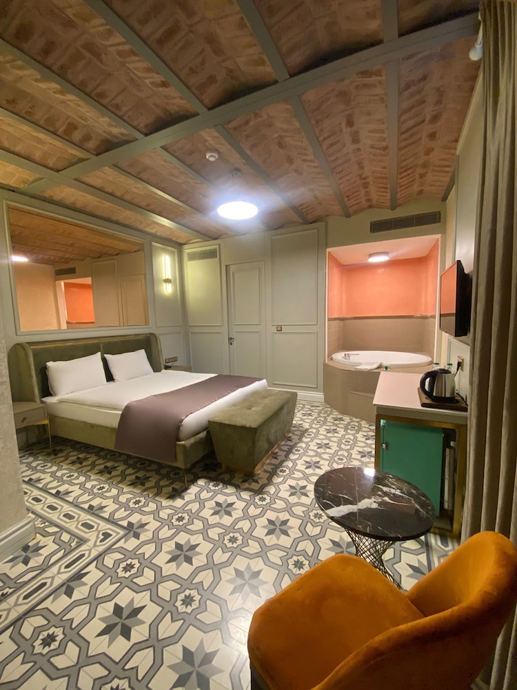 Executive Room, 1 Bedroom, Hot Tub (-1 Floor)