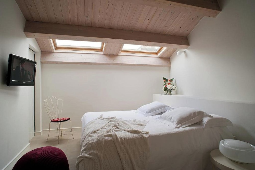 Design Double Room, No Windows