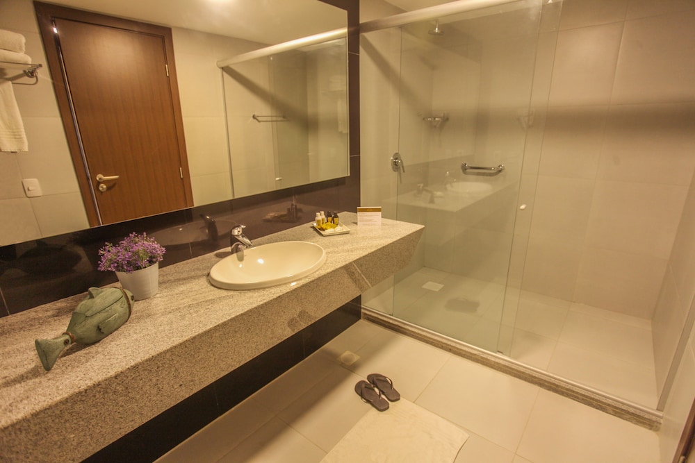 Standard Triple Room thumbnail 5