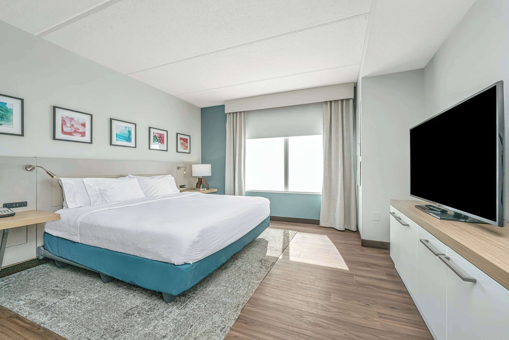 Suite, 1 King Bed, Accessible, Bathtub (Mobility & Hearing)