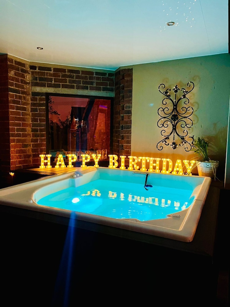 Presidential Suite WB3 (Private Hot Tub) photo 2